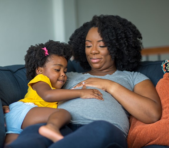 Principales Beneficios de Medicaid para Niños y Mujeres Embarazadas