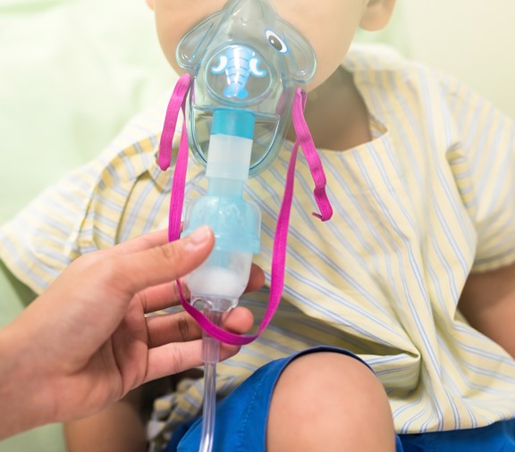 Lo que los padres deben saber sobre el virus sincitial respiratorio (VSR) en bebés y niños pequeños Post Header Image