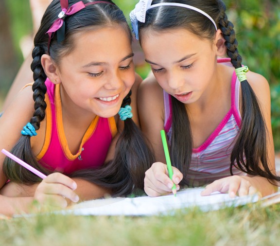 Mantenga activo el cerebro de su hijo durante la diversión del verano Post Header Image