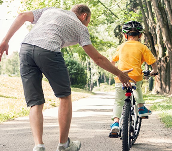 Maneras fáciles de hacer ejercicio en familia Post Header Image