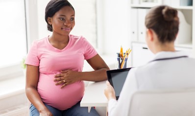 qué-sucede-durante-una-visita-médica-prenatal image